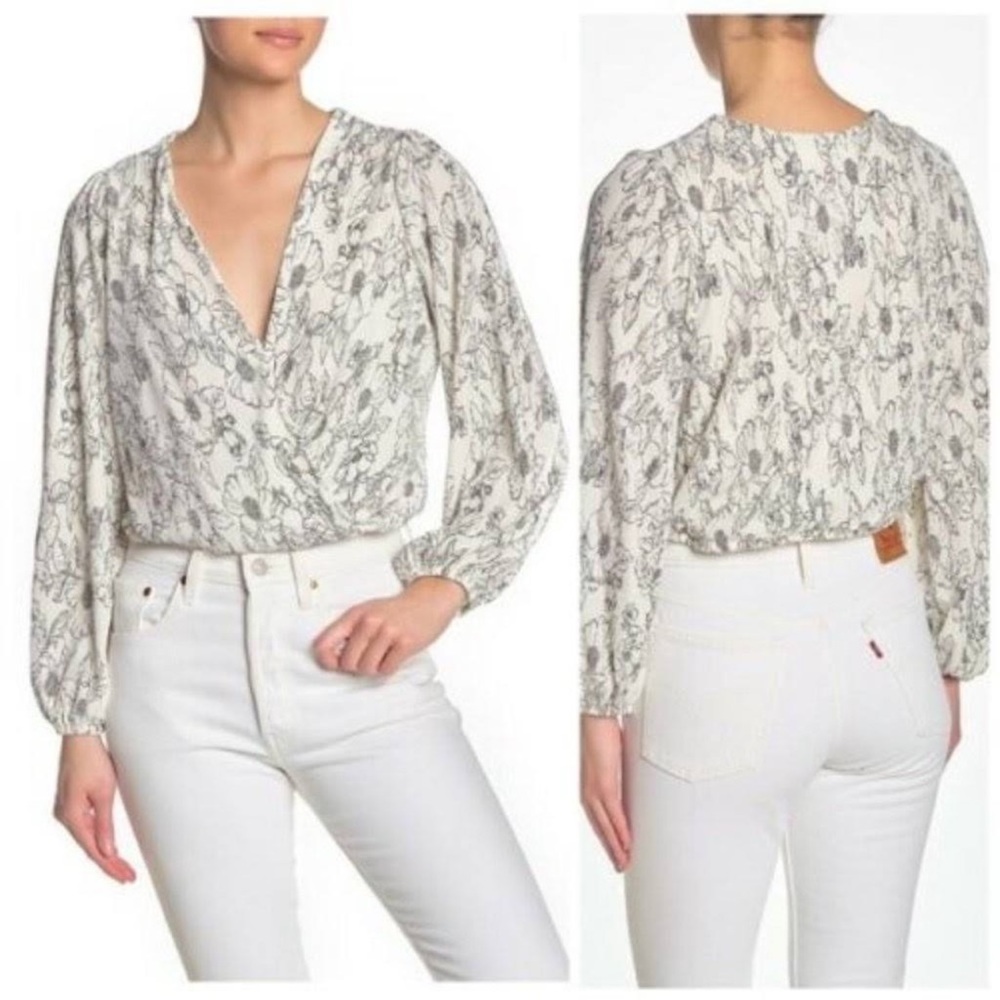 ASTR the Label Plisse Surplice Wrap Top Pleated White Black Floral Size S